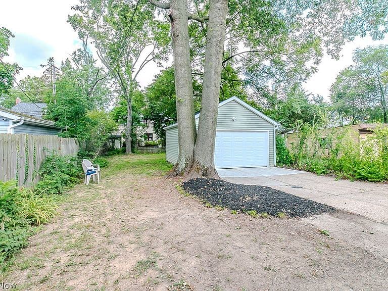 Listing photo 5