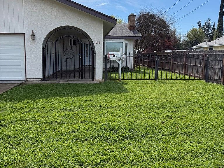 Listing photo 5