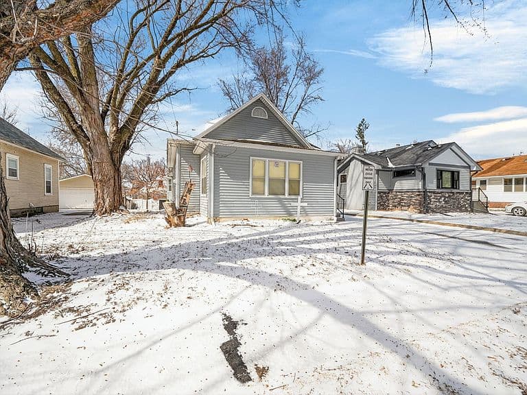 Listing photo 2