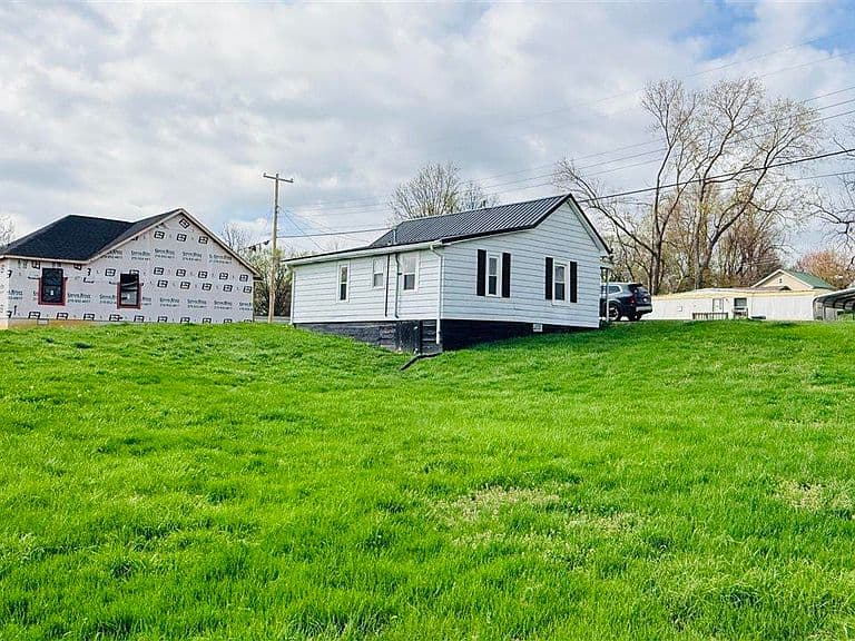 Listing photo 5