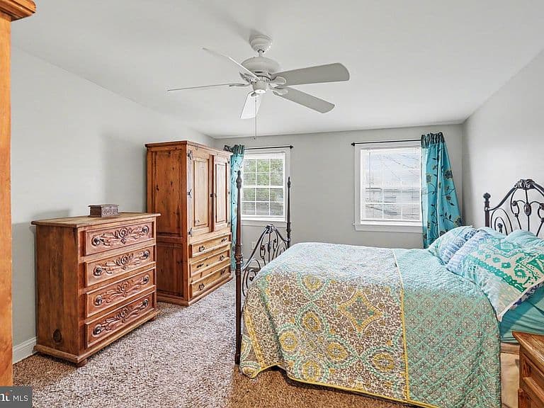 Listing photo 5