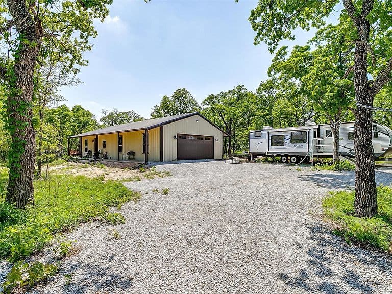 Listing photo 3