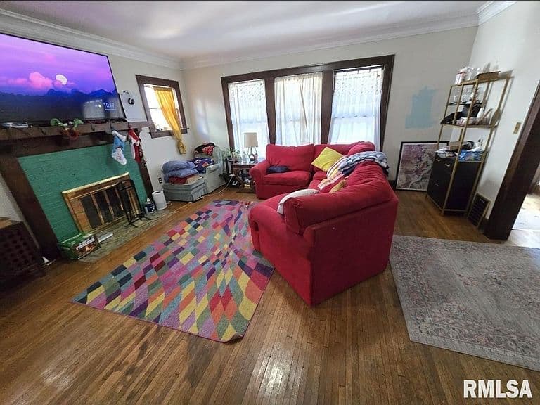 Listing photo 2