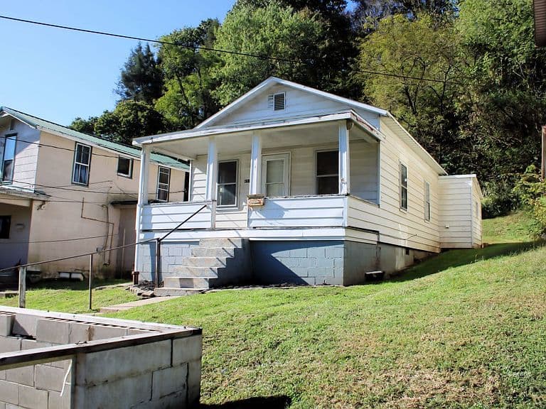 Listing photo 2