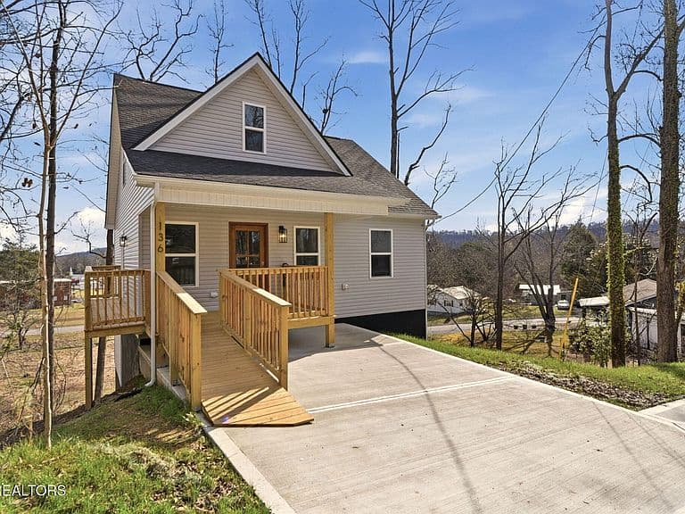Listing photo 2