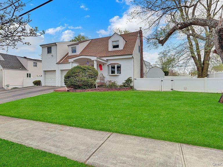 Listing photo 2