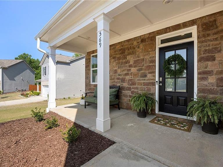 Listing photo 2