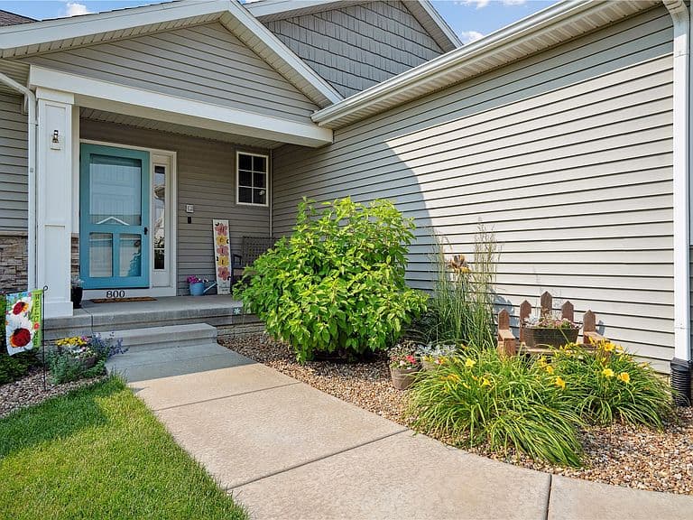 Listing photo 2