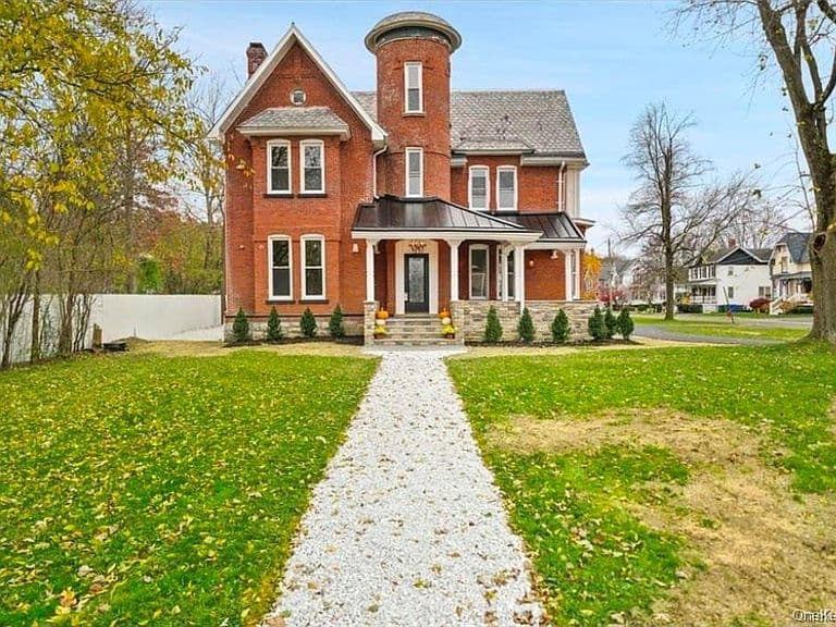Listing photo 3