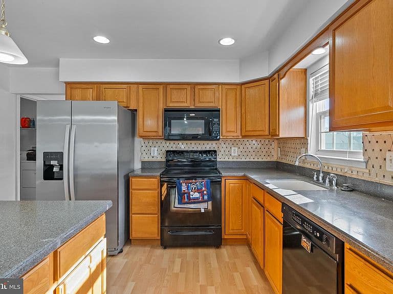 Listing photo 5