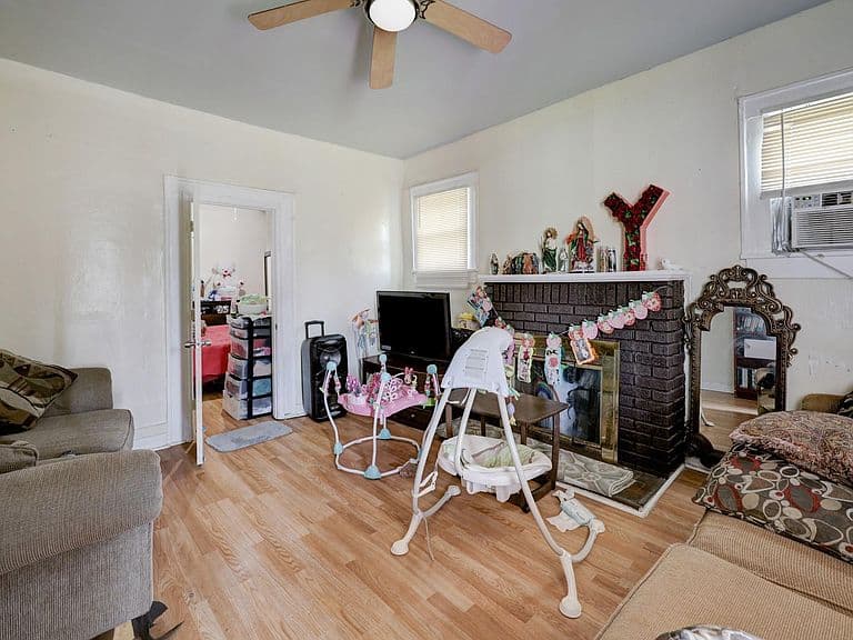 Listing photo 5