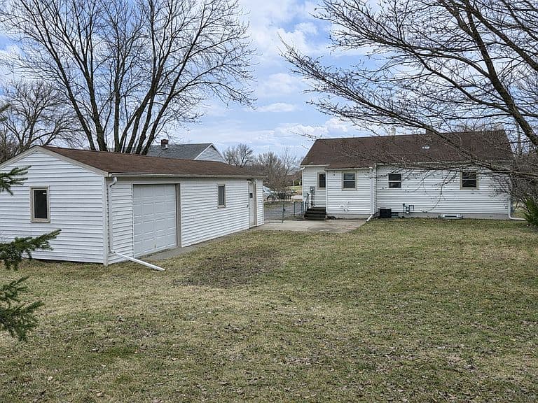 Listing photo 4