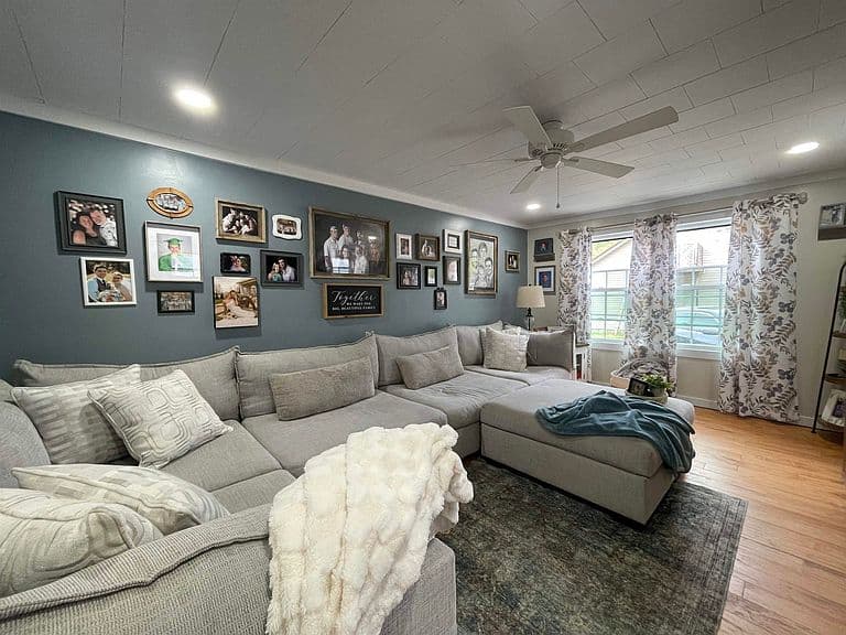 Listing photo 2
