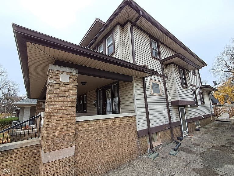 Listing photo 3