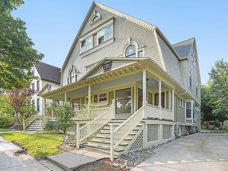 Listing photo 3