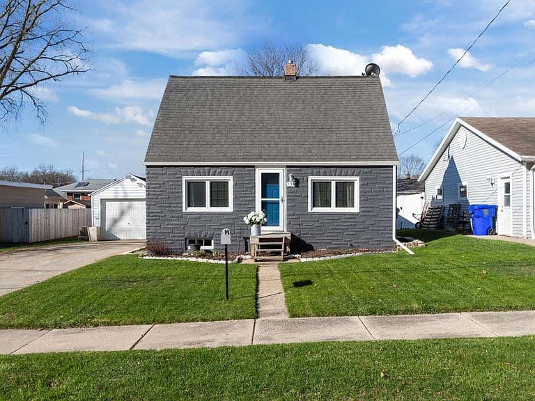 Listing photo 2