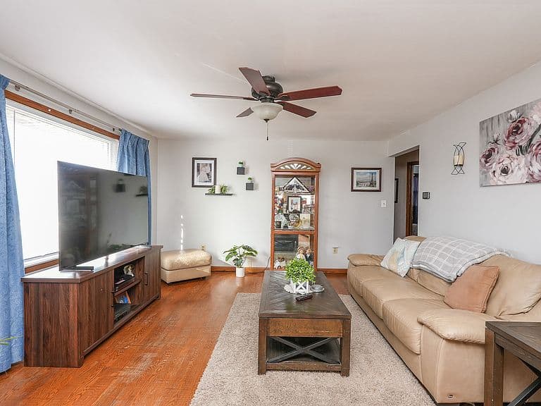 Listing photo 5