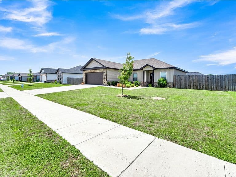 Listing photo 4