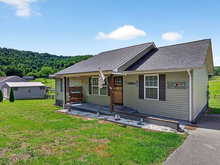 Listing photo 2