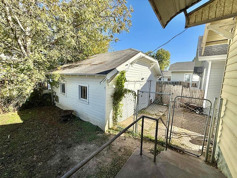 Listing photo 5