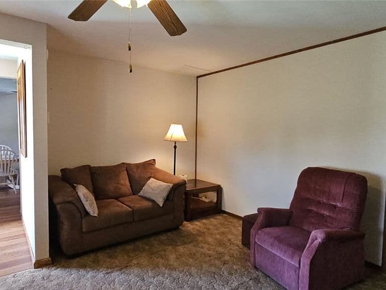 Listing photo 5