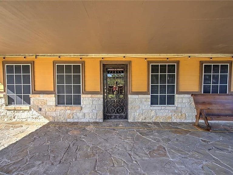 Listing photo 5