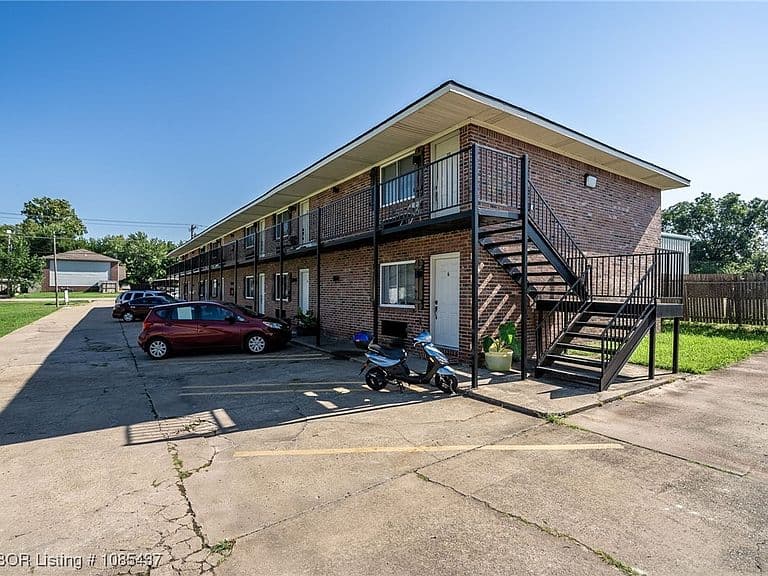 Listing photo 3