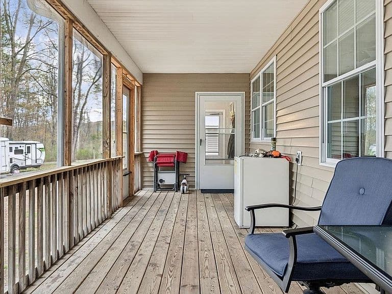 Listing photo 5