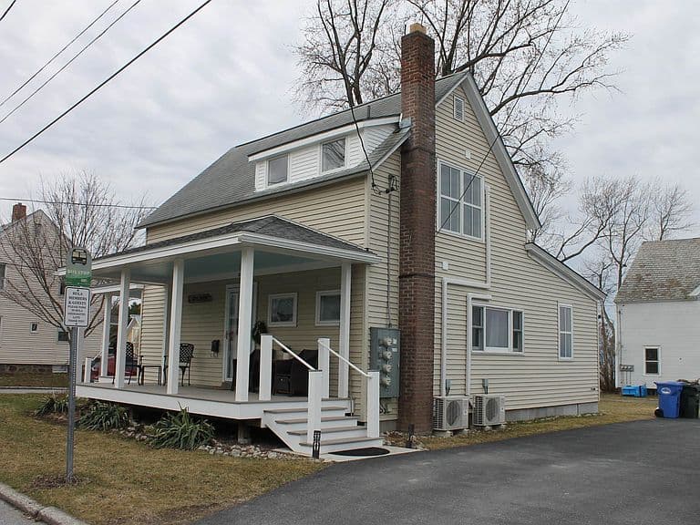 Listing photo 2