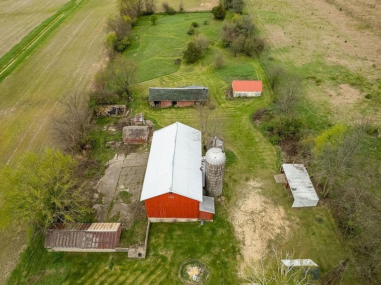 Listing photo 4