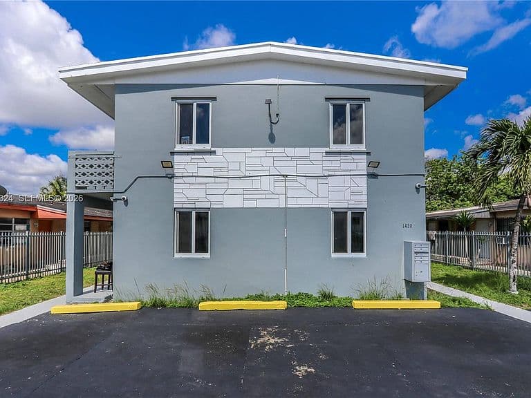Listing photo 3