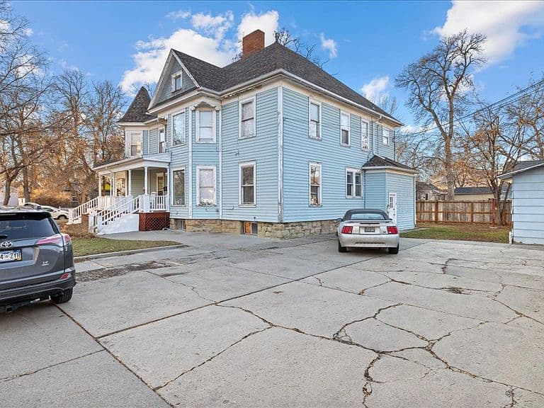 Listing photo 3