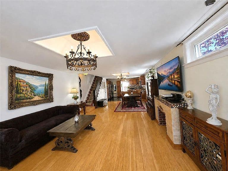 Listing photo 5