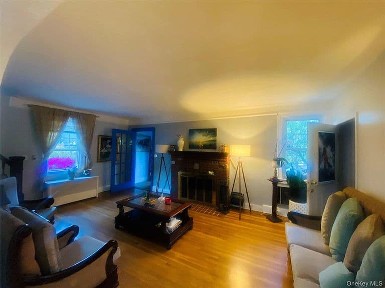 Listing photo 3