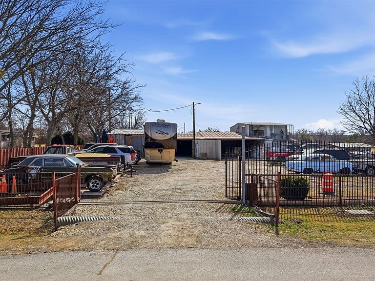 Listing photo 3