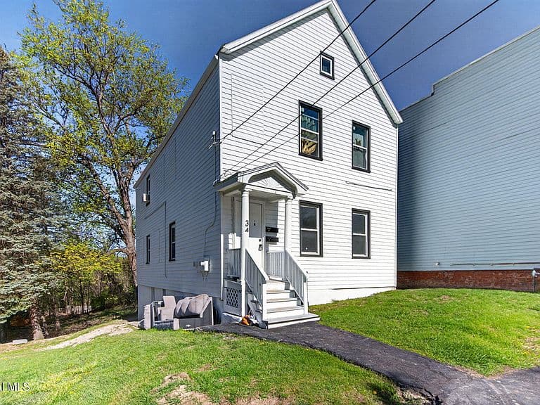 Listing photo 2