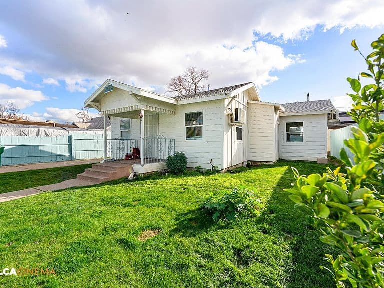 Listing photo 3