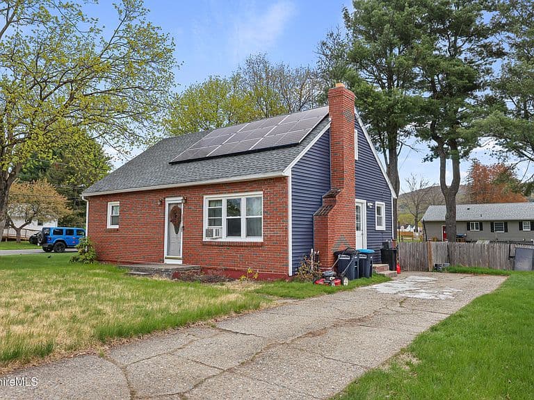 Listing photo 3