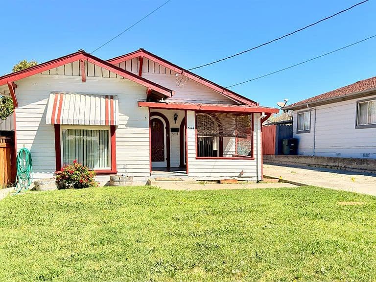 Listing photo 2