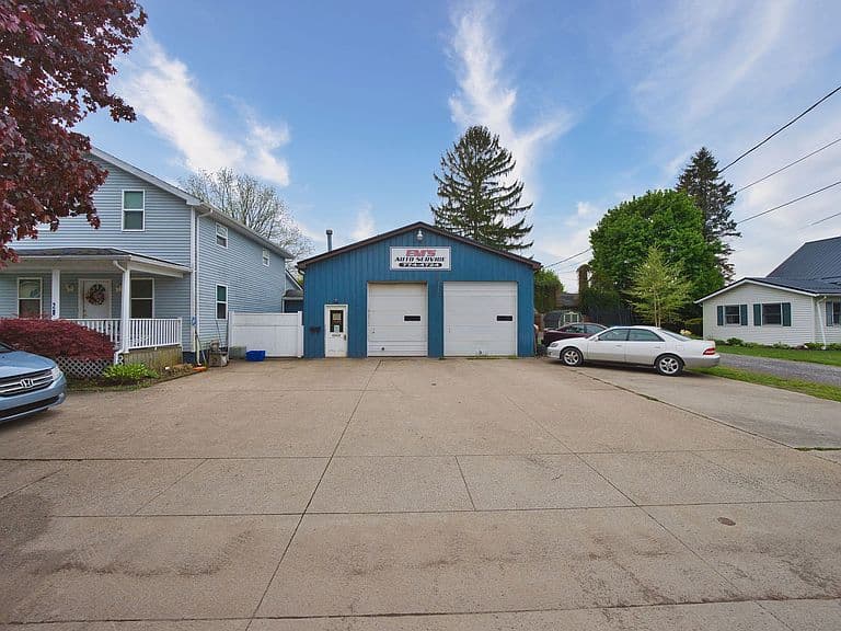 Listing photo 3