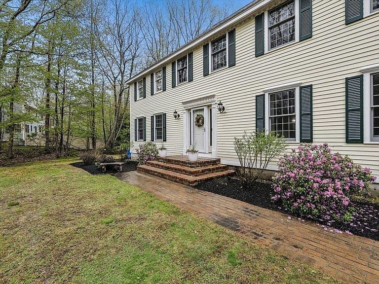 Listing photo 2