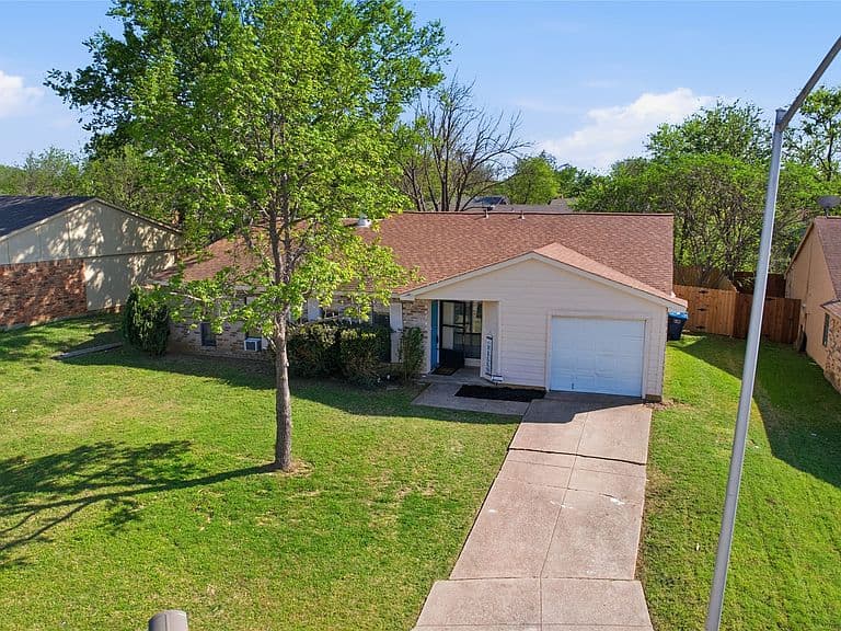 Listing photo 3