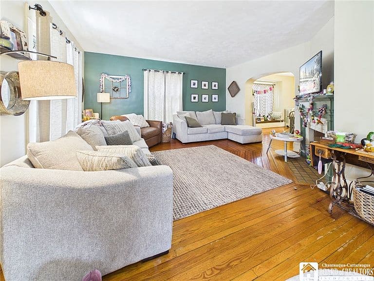 Listing photo 2