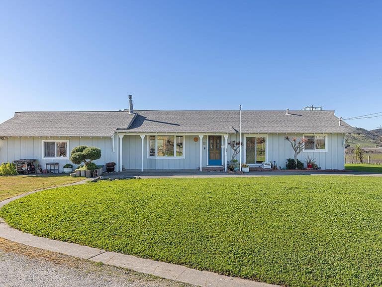 Listing photo 5