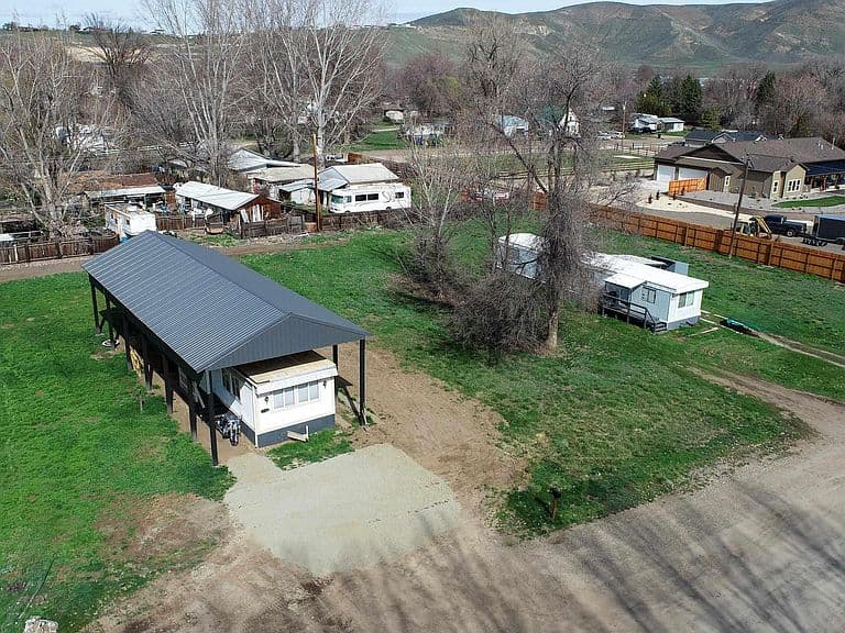 Listing photo 2