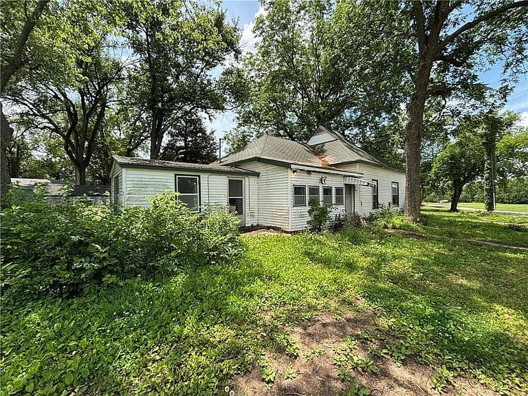 Listing photo 5