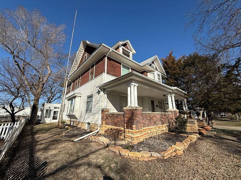 Listing photo 2