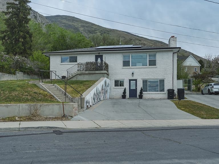 Listing photo 2