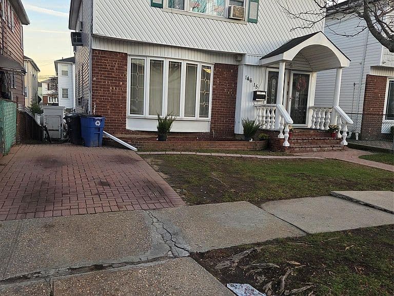 Listing photo 3