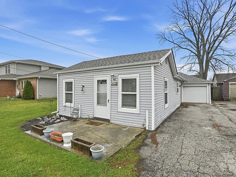 Listing photo 2